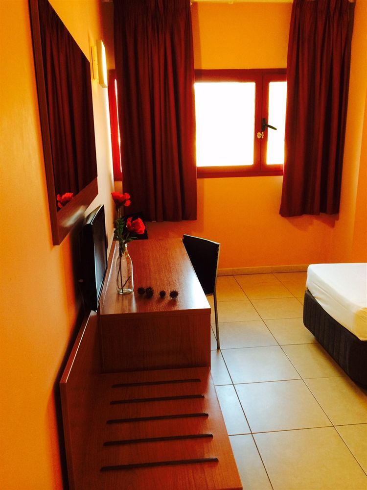 Jonquera Hotel